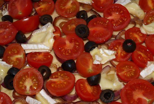Image: Pai med tomater, oliven og brie
