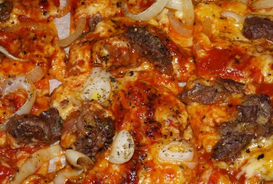 Image: Biffpizza med blåmuggost