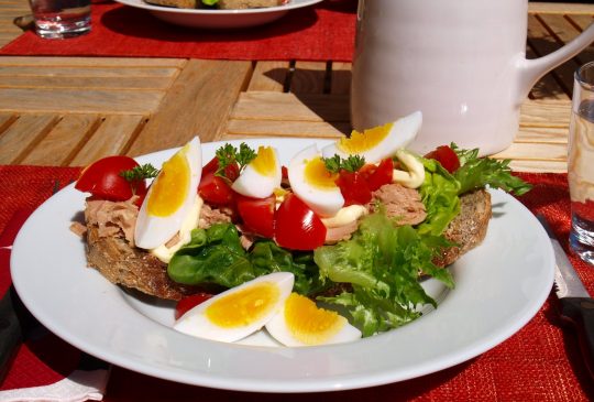 Image: Mammas tunfisksmørbrød med egg og tomat