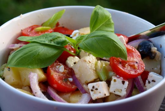 Image: Potetsalat med tomater, oliven og fetaost
