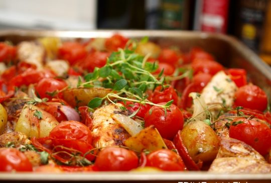 Image: Ovnsbakt chilikylling med chorizo, tomat og poteter