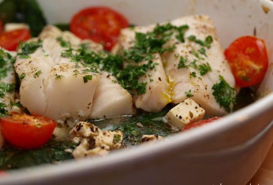 Image: Ovnsbakt torsk med spinat, fetaost og cherrytomater
