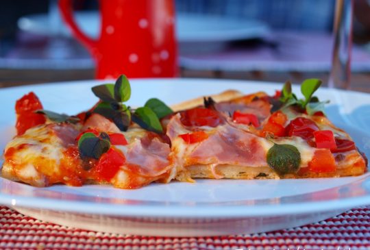 Image: «Plain pizza» med skinke, ost og paprika