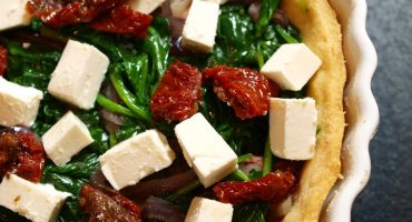 Image: Spinatpai med soltørket tomat og feta