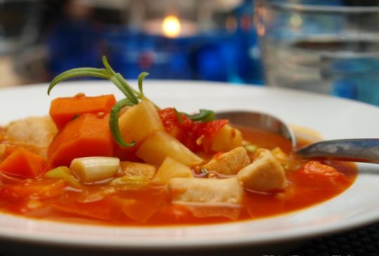 Image: Kyllingsuppe med rotgrønnsaker og chili
