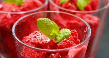 Image: Bringebær- og bjørnebærsorbet