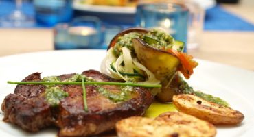 Image: Entrecôte med «Ratatouille Remy», basilikumpesto og ovnsbakte poteter