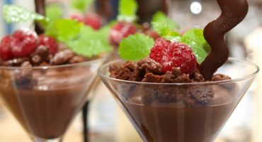 Image: Sjokolademousse med sjokoladecrumble og bringebær