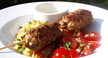 Image: Kjøttboller med tomatsalat, squashbulgur og parmesankrem