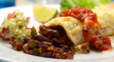 Image: BURRITOS MED TOMATSALSA OG GUACAMOLE