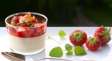 Image: Panna cotta med limemarinerte jordbær
