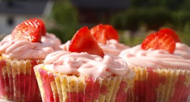 Image: Jordbærcupcakes og matchende cupcakessko