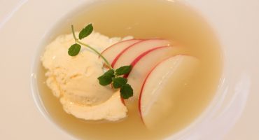 Image: Eplesuppe med vaniljeis