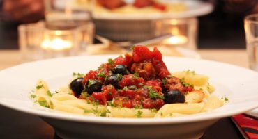 Image: «Pasta alla puttanesca» med kjøttboller