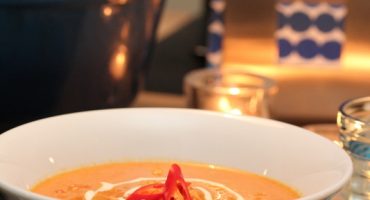 Image: HOT KYLLINGSUPPE MED TOMAT, EPLE OG LØK