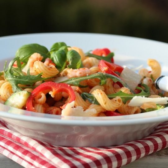 Image: Pasta med reker og rød pesto