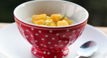 Image: Syrlig panna cotta med mangosalat