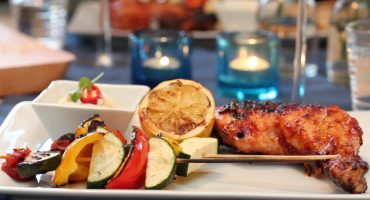 Image: BBQ-kylling med grillede grønnsaker og chilikrem