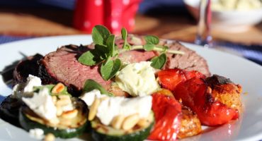 Image: Helgrillet entrecôte med urtesmør