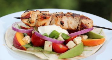 Image: Wraps med kyllingspyd, nektariner, avokado og yoghurt