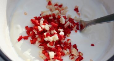 Image: Hvit pizzasaus med hvitløk og chili