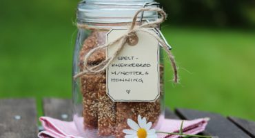 Image: Speltknekkebrød med nøtter og honning