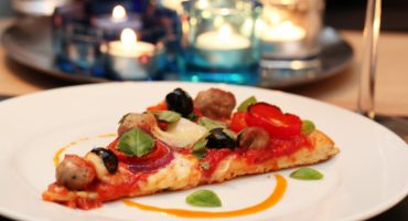 Image: Pølsepizza med paprika og oliven