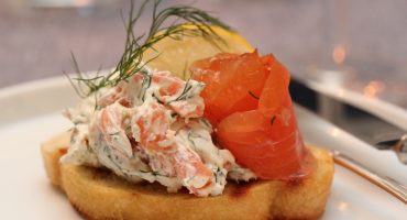 Image: Crostini med dillkrem og røkt laks