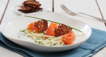 Image: Røkt laks med pepperrotkrem, eple, selleri og rug