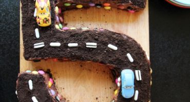Image: BILBANEKAKE TIL FEMÅRINGEN