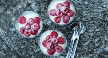Image: MINIOSTEKAKE MED BRINGEBÆR