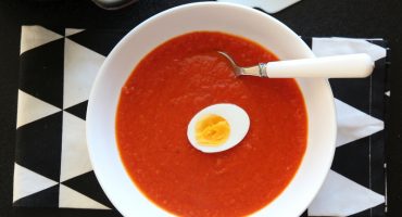 Image: HJEMMELAGET TOMATSUPPE MED EGG