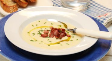 Image: POTET- OG FENNIKELSUPPE MED SPRØSTEKT BACON