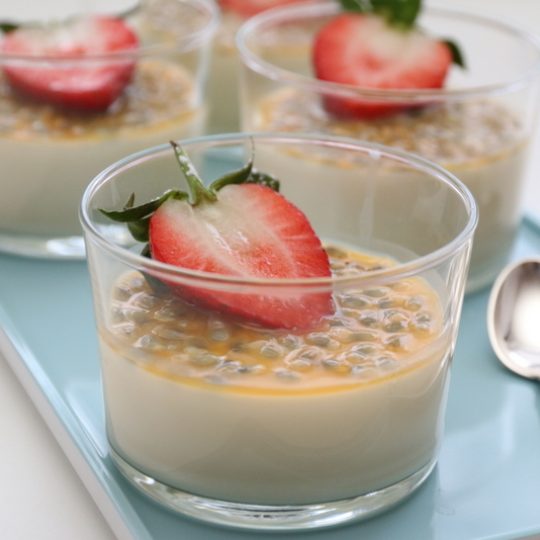 Image: PANNA COTTA MED APPELSIN OG PASJONSFRUKT