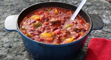 Image: CHILI CON CARNE MED MØRK SJOKOLADE OG HJEMMELAGDE TORTILLACHIPS