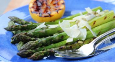 Image: GRILLET ASPARGES MED SITRON OG PARMESAN