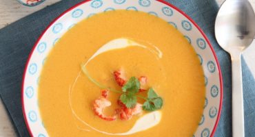 Image: Gulrotsuppe med ingefær, krepsehaler og ostetortillas