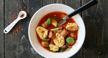 Image: TOMATSUPPE MED TORTELLINI OG PØLSE