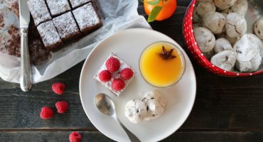 Image: BROWNIE, PANNA COTTA OG MARENGS