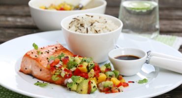 Image: LAKS MED MANGO- OG AVOKADOSALAT