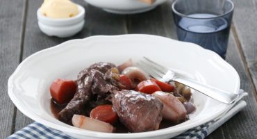Image: «COQ AU VIN» – KYLLING I VIN