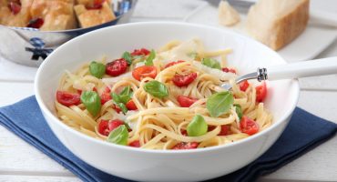 Image: SPAGETTI MED TOMAT, BASILIKUM OG PARMESAN