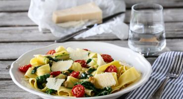 Image: PASTA MED RUCCULA, TOMATER OG PARMESAN