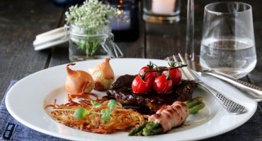 Image: ENTRECÔTE MED RØSTIPOTETER OG BALSAMICOSAUS