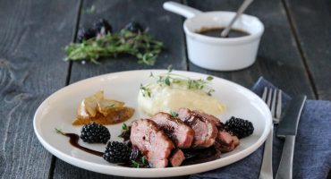 Image: ANDEBRYST MED BALSAMICOSJY, RØDLØKSKOMPOTT OG SELLERIROTMOS