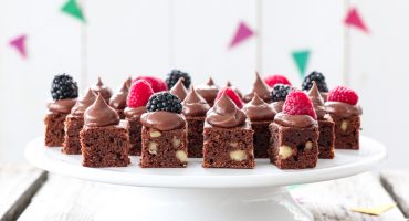Image: BROWNIE MED VALNØTTER OG SJOKOLADEKREM