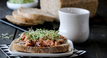 Image: HALVGROVT FIREKORNSBRØD