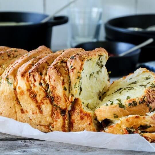 Image: STABLEBRØD MED CHEDDAR OG URTER