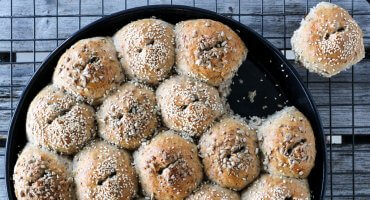 Image: HALVGROVT BRYTEBRØD MED FRØ