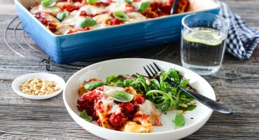 Image: GRATINERT PASTA MED TOMATSAUS OG MOZZARELLA